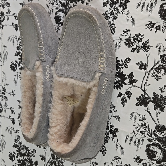 Ugg Moccasin Slippers B138 - Picture 3 of 10